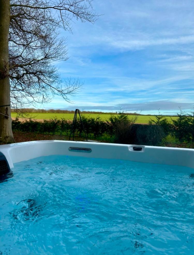 Woodpecker Cabin With Hot Tub King's Lynn Exterior foto